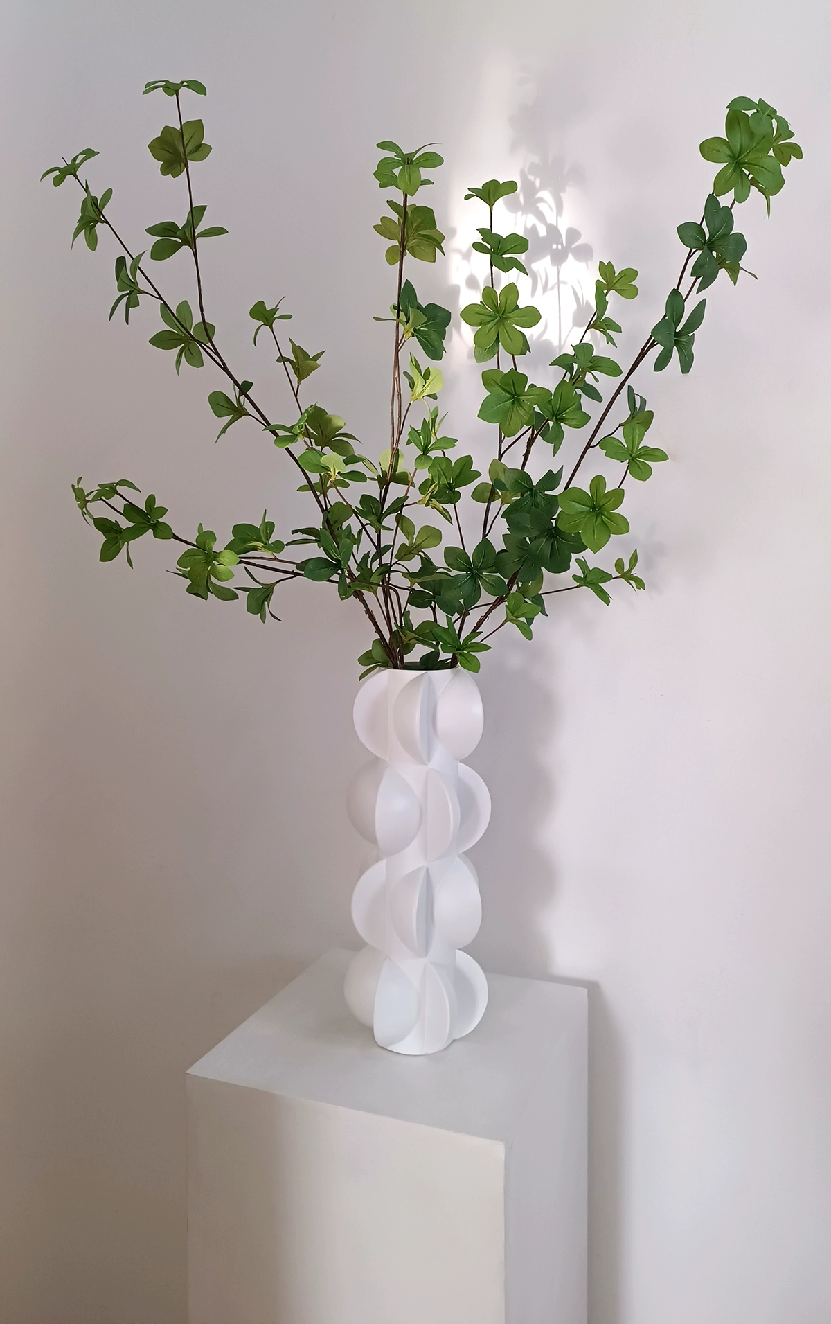 Abstract White Art Vase – Niche Decorative Accent for Modern Spaces - Image 8