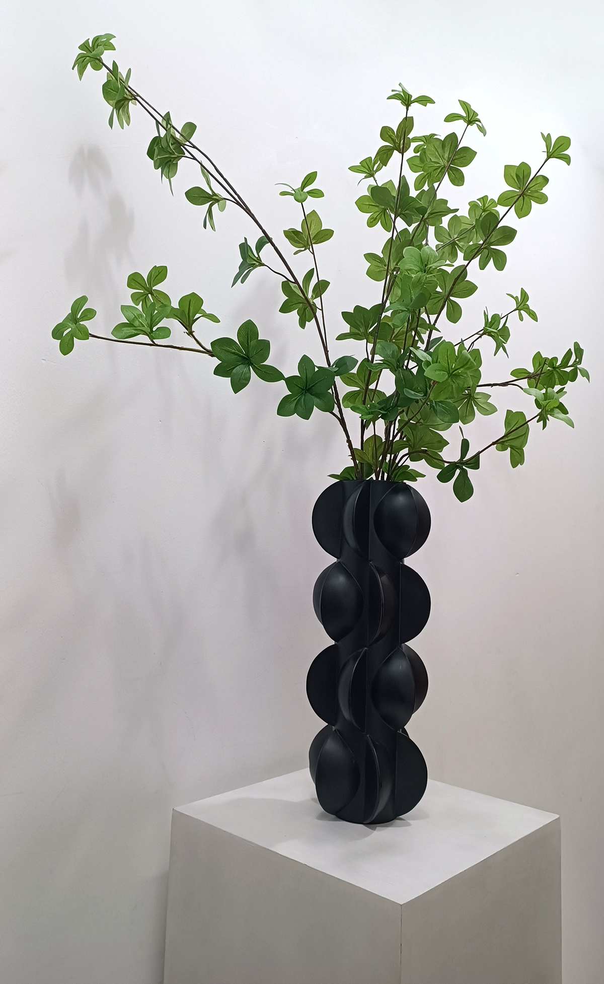 Abstract White Art Vase – Niche Decorative Accent for Modern Spaces - Image 9