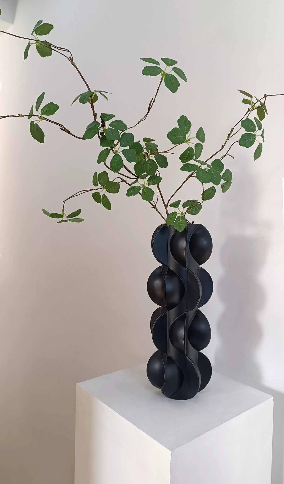 Abstract White Art Vase – Niche Decorative Accent for Modern Spaces - Image 11