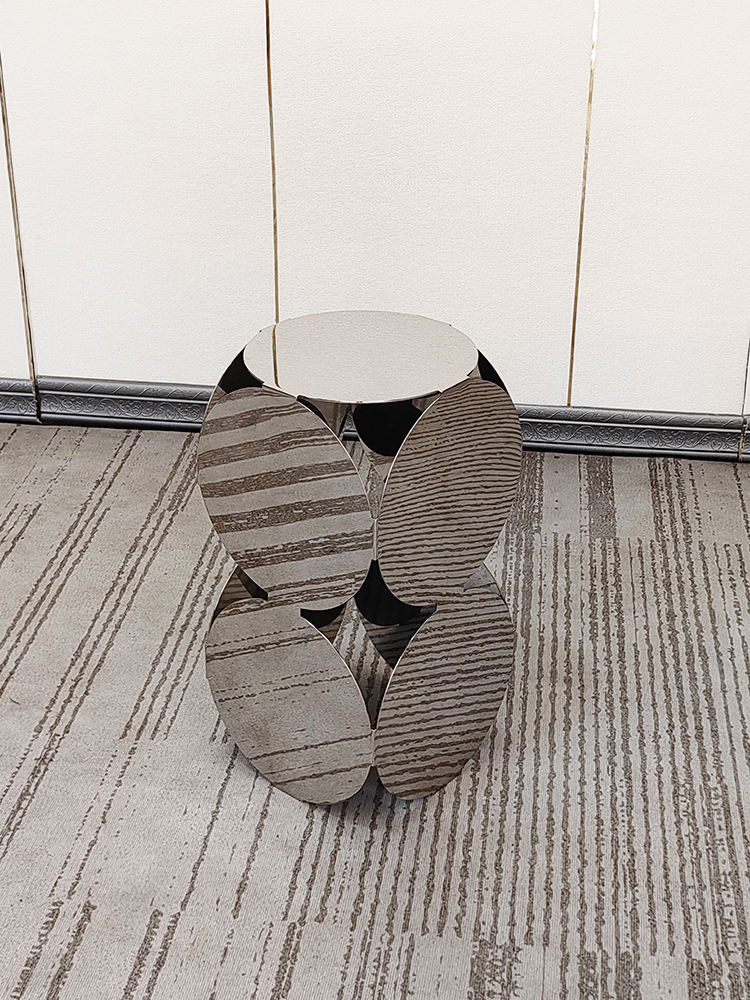 Italian Wasabi-Style Edge Table – Stainless Steel Round Accent - Image 3