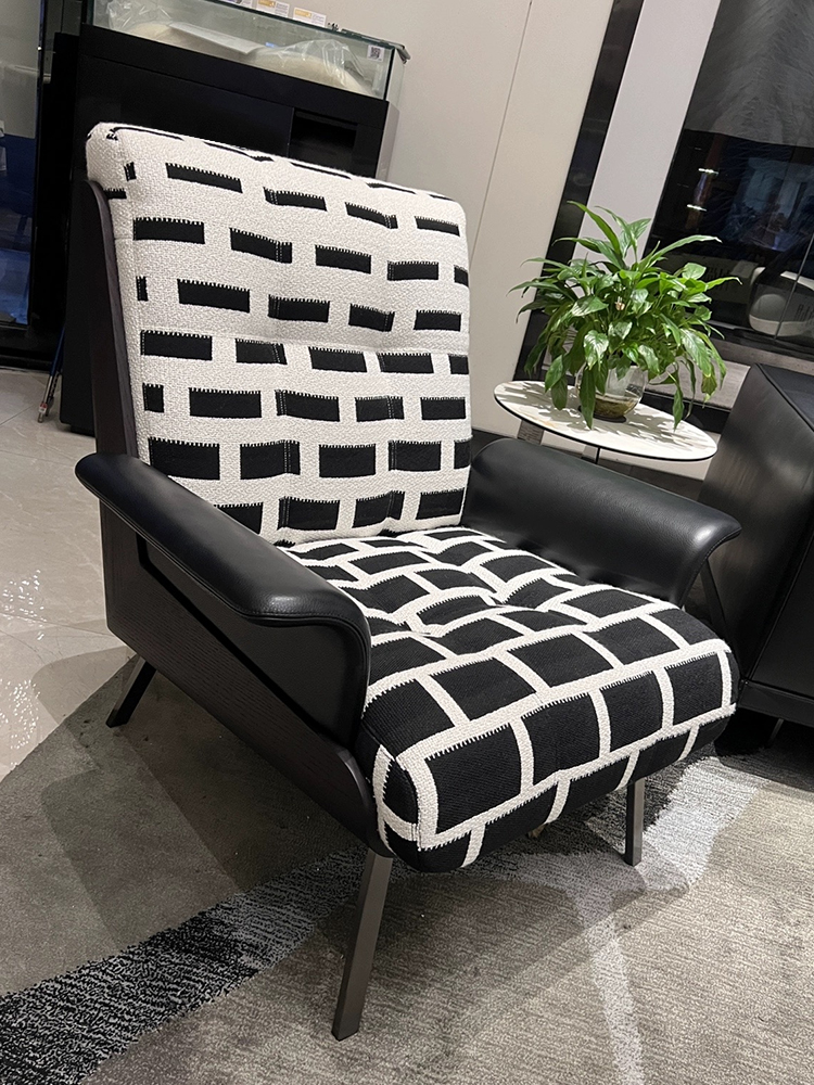 Daiki-Style Rotating Lounge Chair – Light Luxury Leather Leisure Seat - Image 5