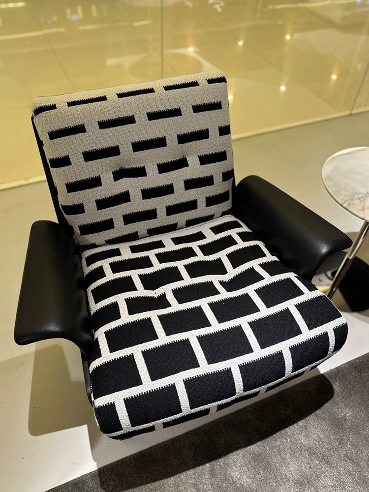 Daiki-Style Rotating Lounge Chair – Light Luxury Leather Leisure Seat - Image 6