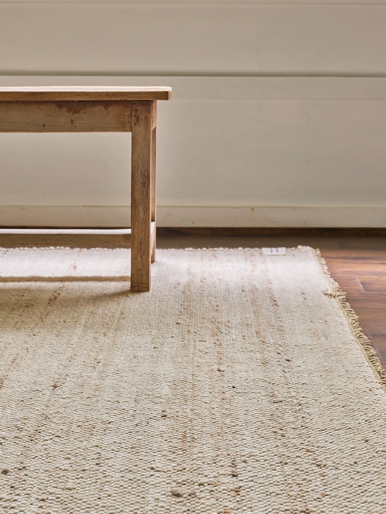 Geliwood Indian Handmade Wool Carpet - Image 2