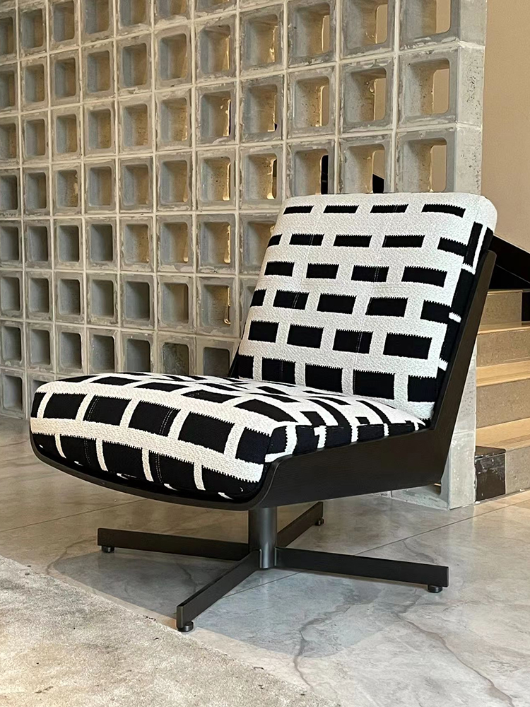 Daiki-Style Rotating Lounge Chair – Light Luxury Leather Leisure Seat - Image 3