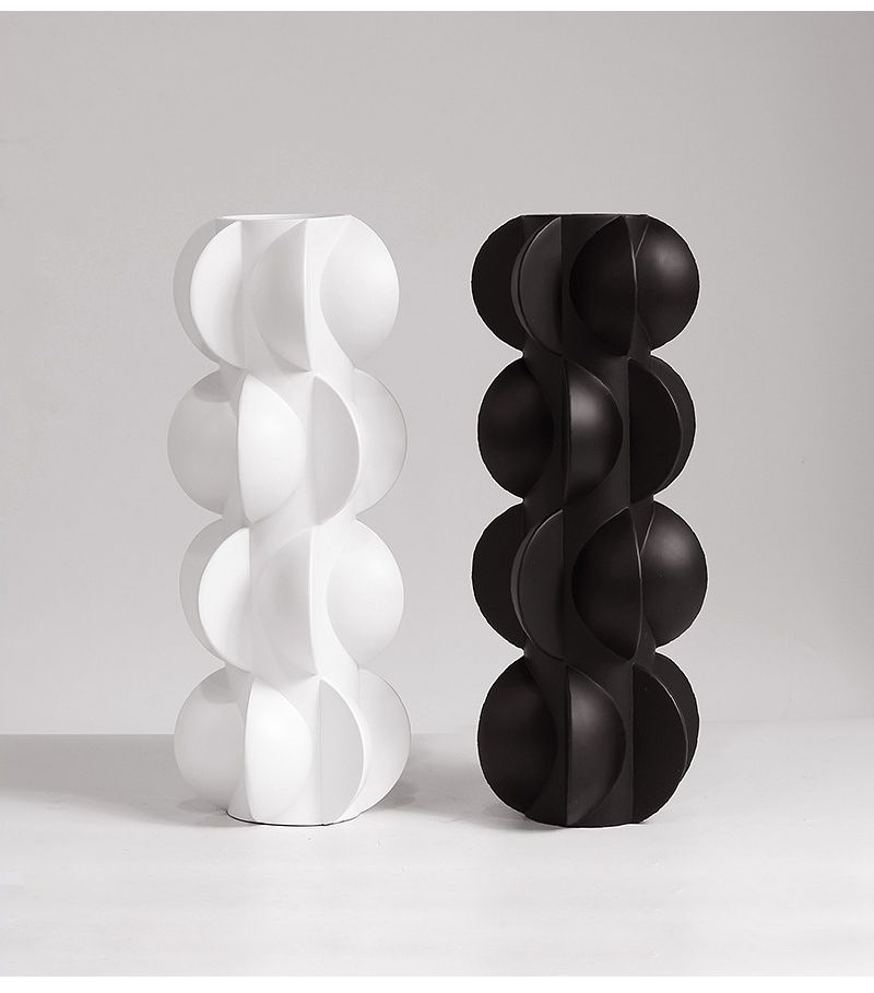 Abstract White Art Vase – Niche Decorative Accent for Modern Spaces