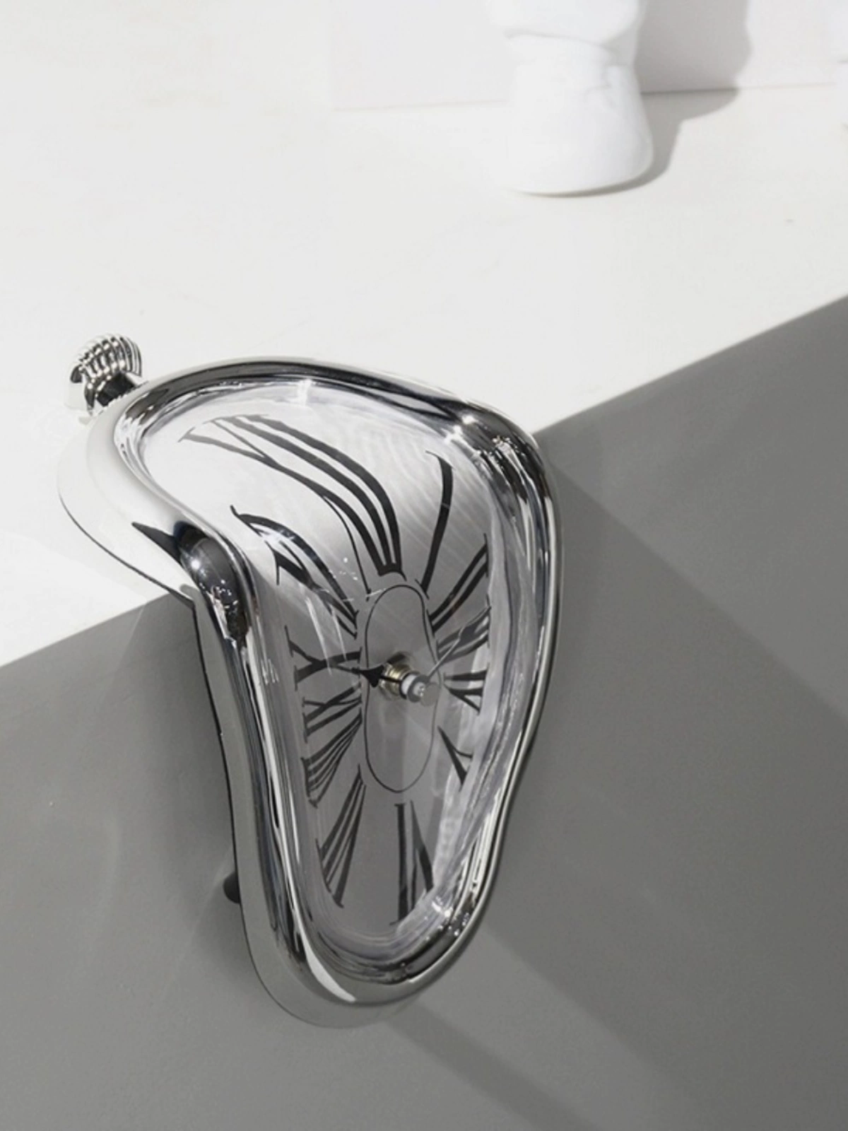 DaliDrip Roman Table Clock - Image 3