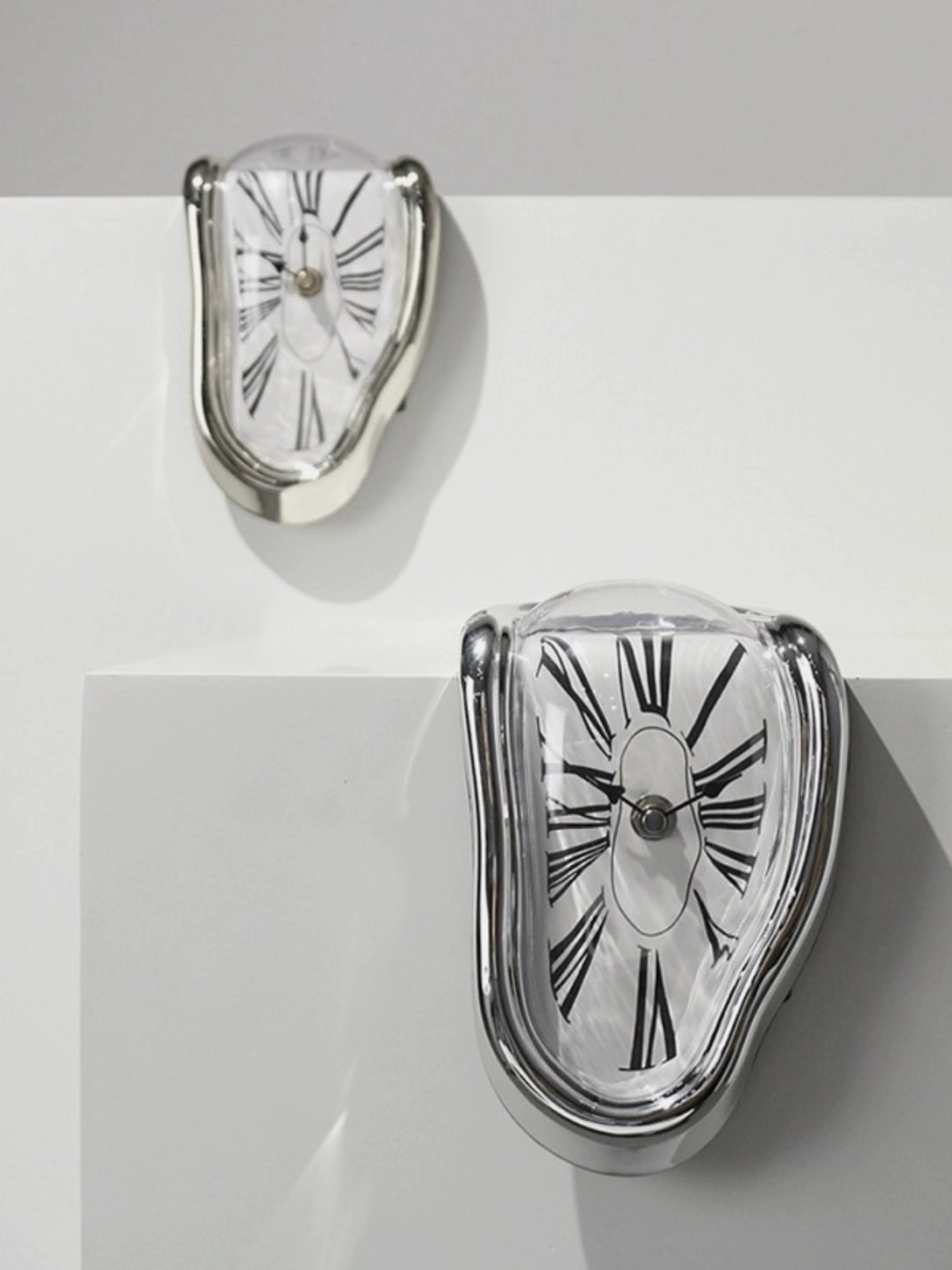 DaliDrip Roman Table Clock - Image 4